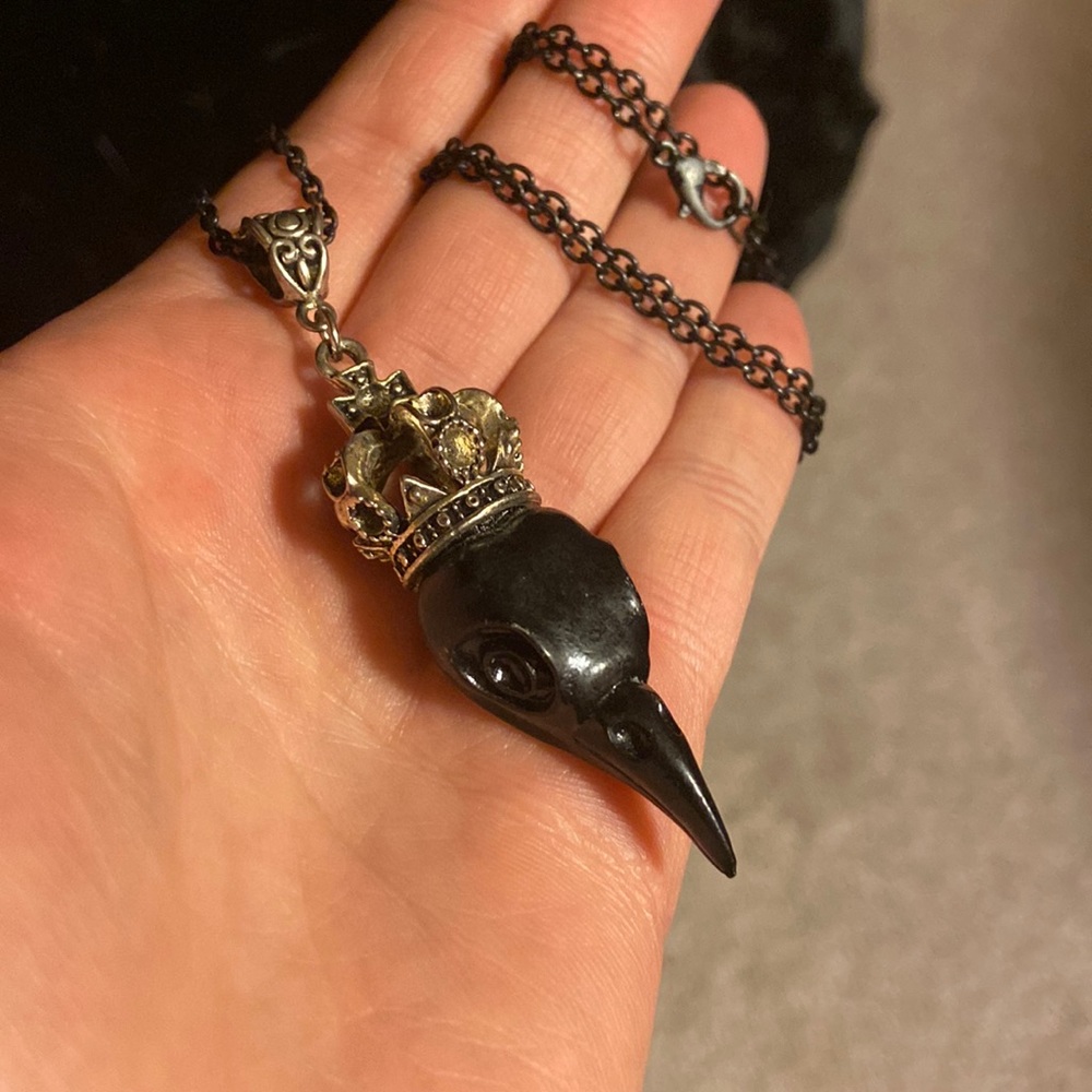 **SOLD** Raven Skull Necklace - Picture 1 of 6